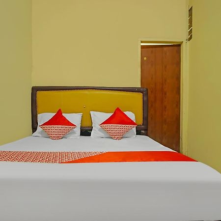 Oyo 92577 Hotel Sidikalang Near Kejaksaan Negeri Dairi Exteriör bild