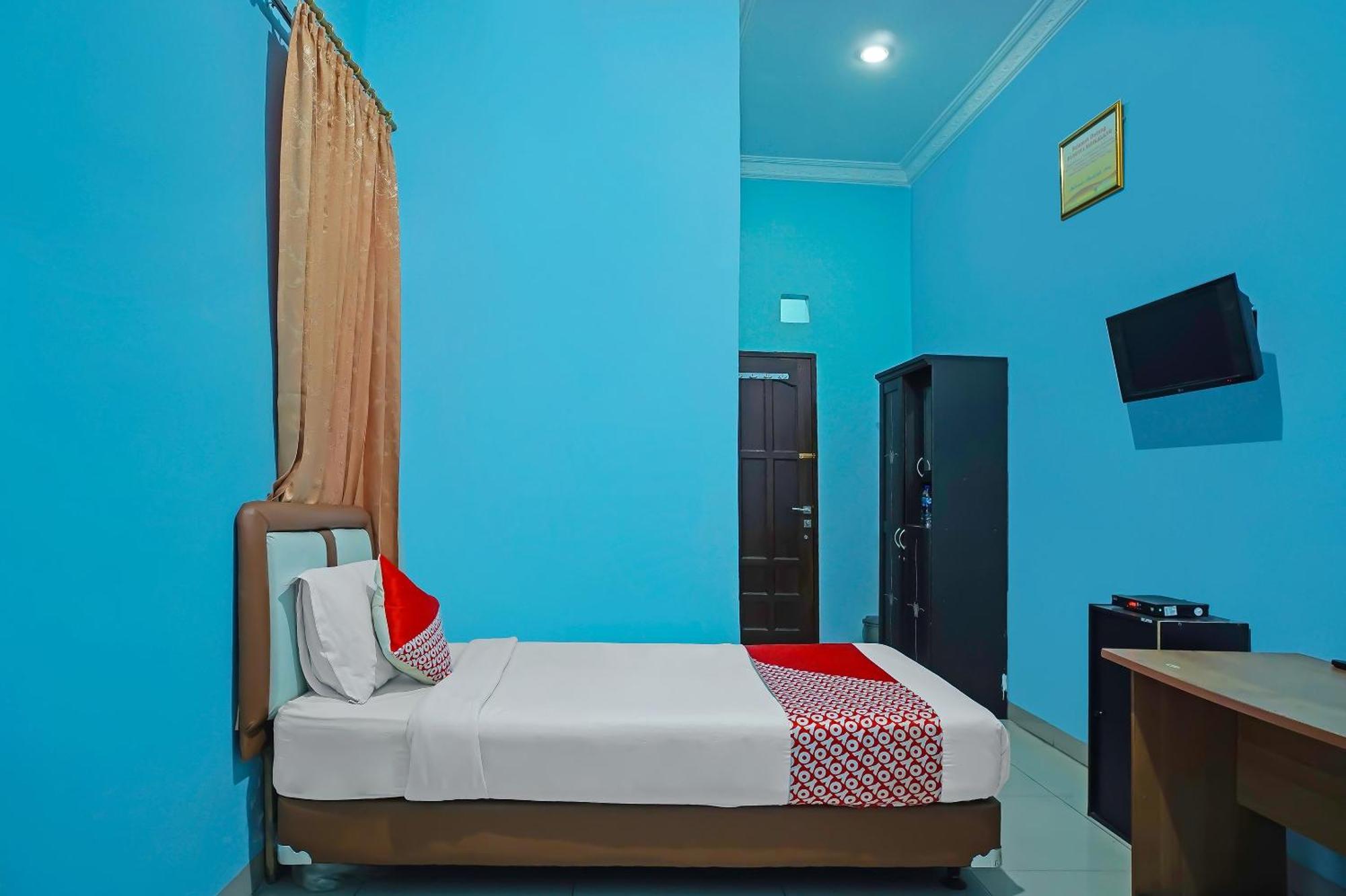 Oyo 92577 Hotel Sidikalang Near Kejaksaan Negeri Dairi Exteriör bild