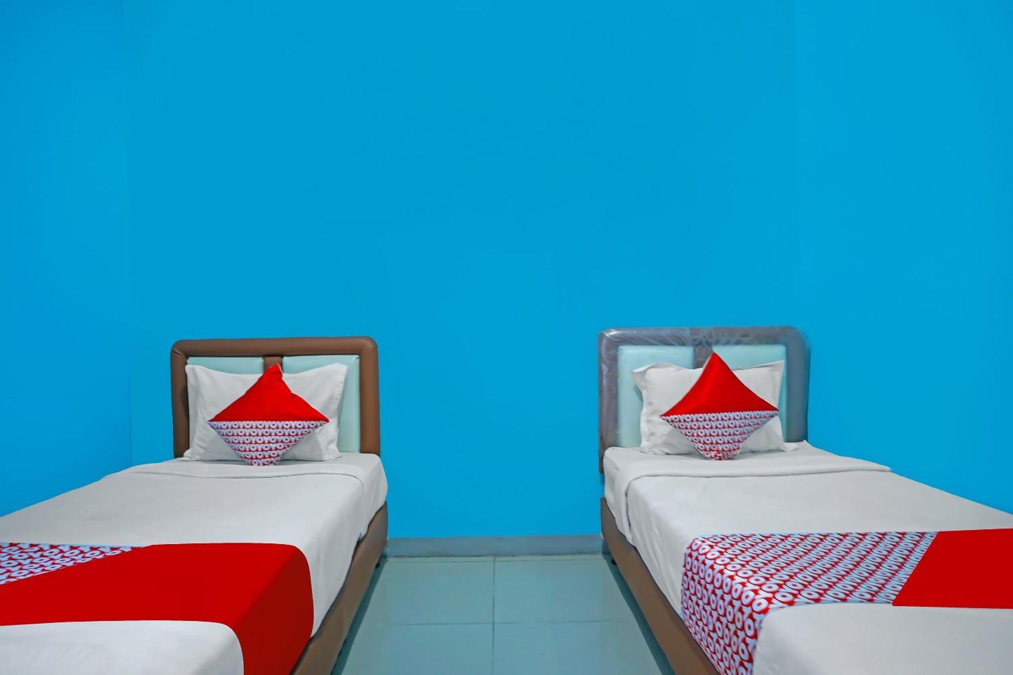 Oyo 92577 Hotel Sidikalang Near Kejaksaan Negeri Dairi Exteriör bild