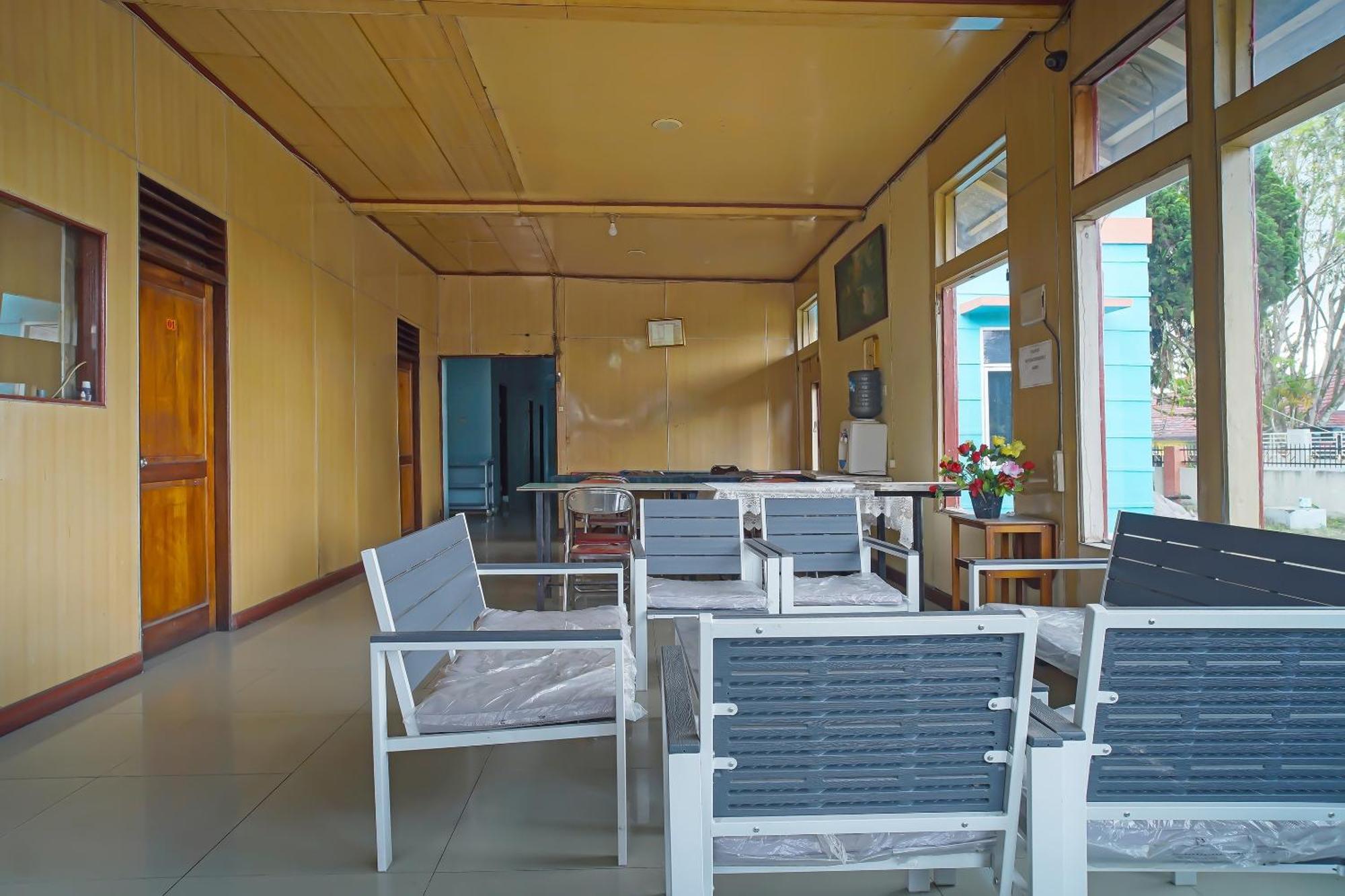Oyo 92577 Hotel Sidikalang Near Kejaksaan Negeri Dairi Exteriör bild