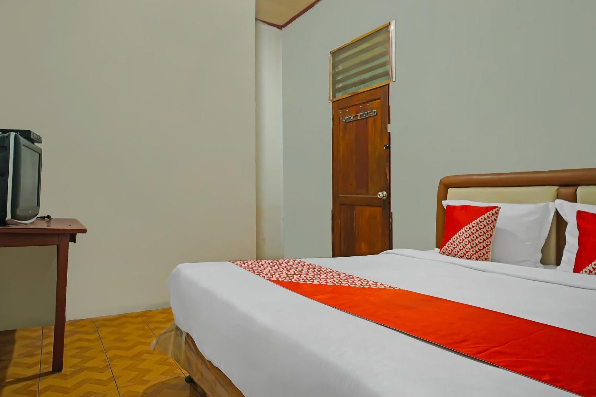 Oyo 92577 Hotel Sidikalang Near Kejaksaan Negeri Dairi Exteriör bild