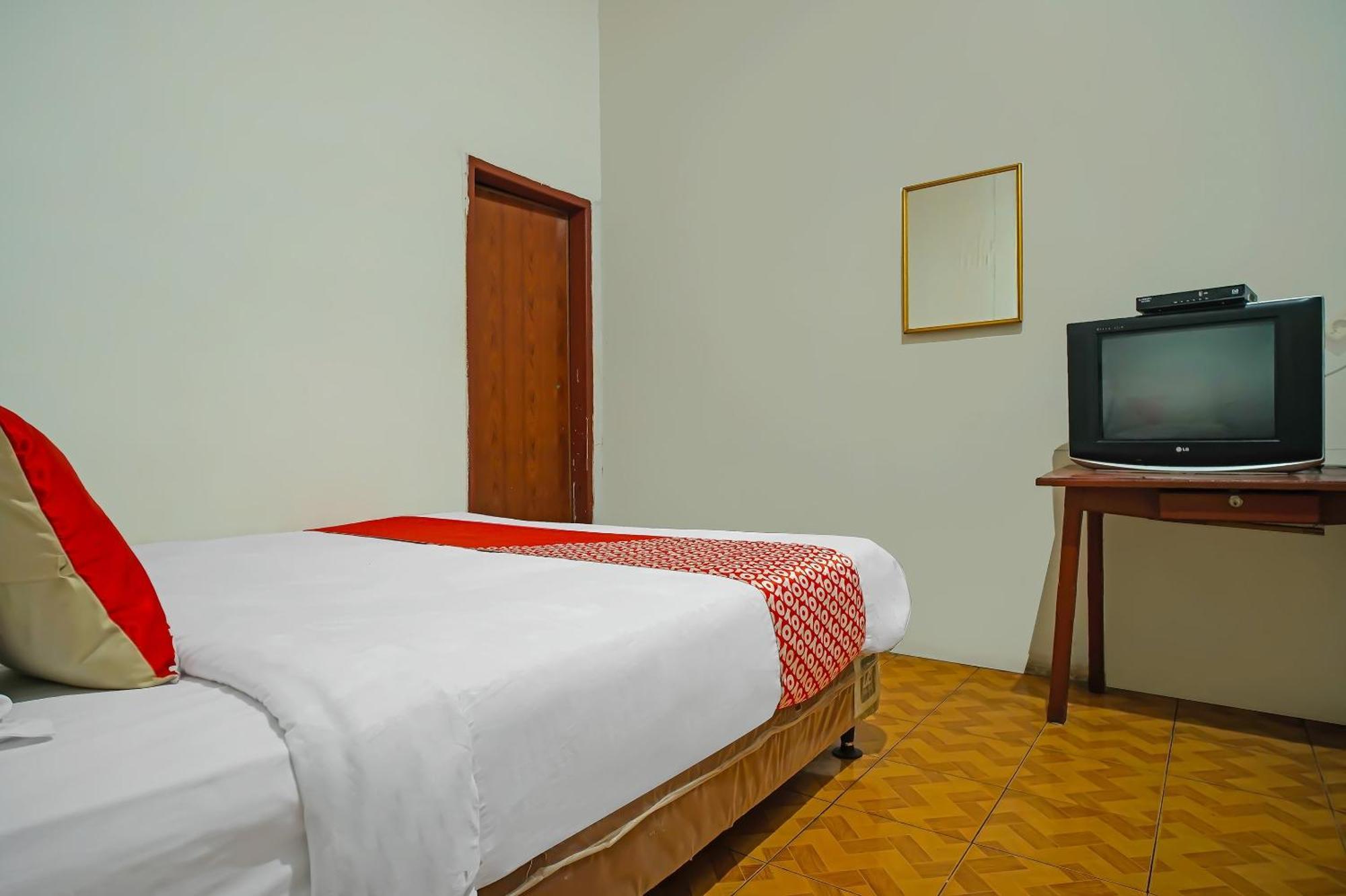 Oyo 92577 Hotel Sidikalang Near Kejaksaan Negeri Dairi Exteriör bild