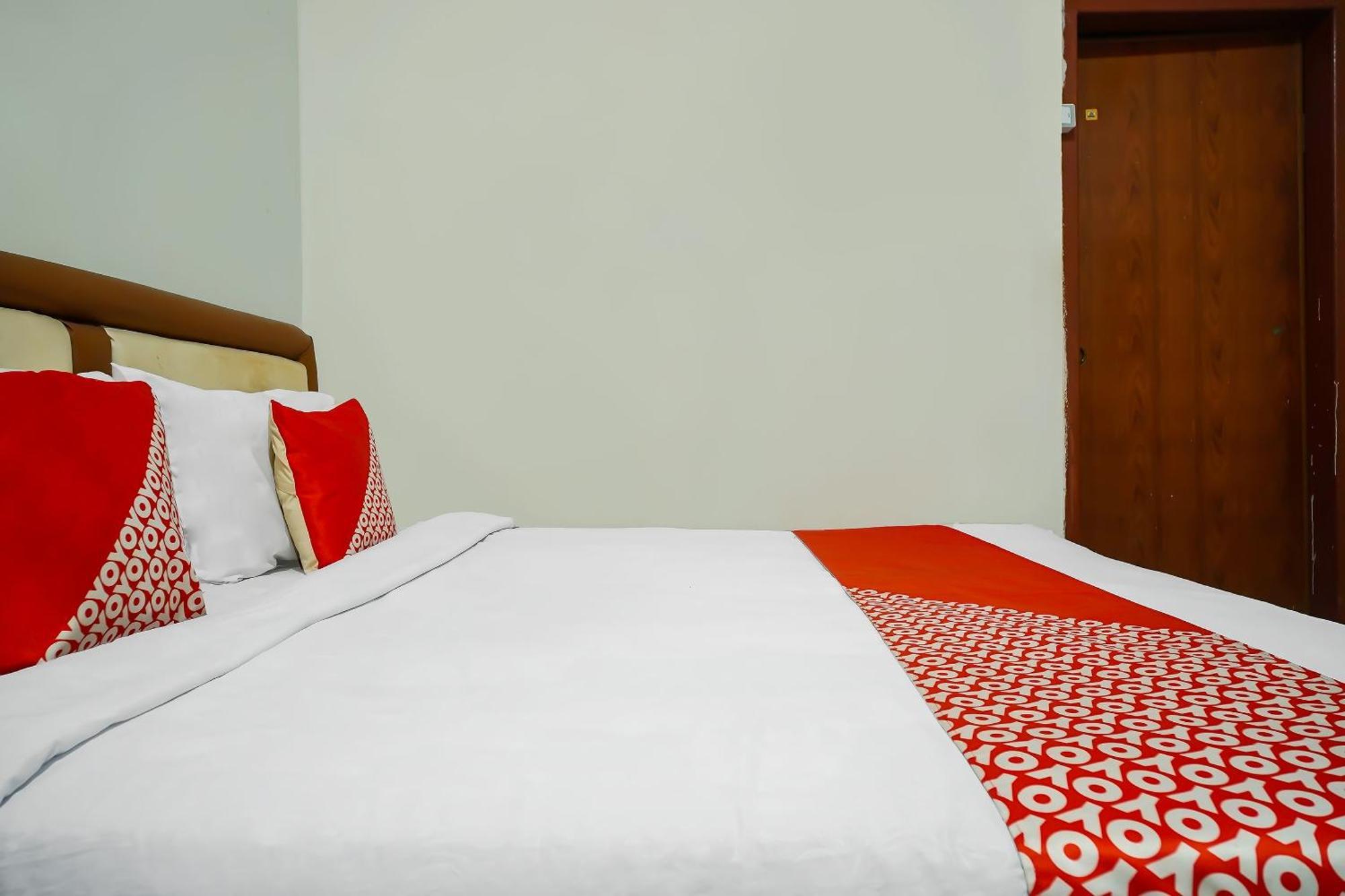 Oyo 92577 Hotel Sidikalang Near Kejaksaan Negeri Dairi Exteriör bild