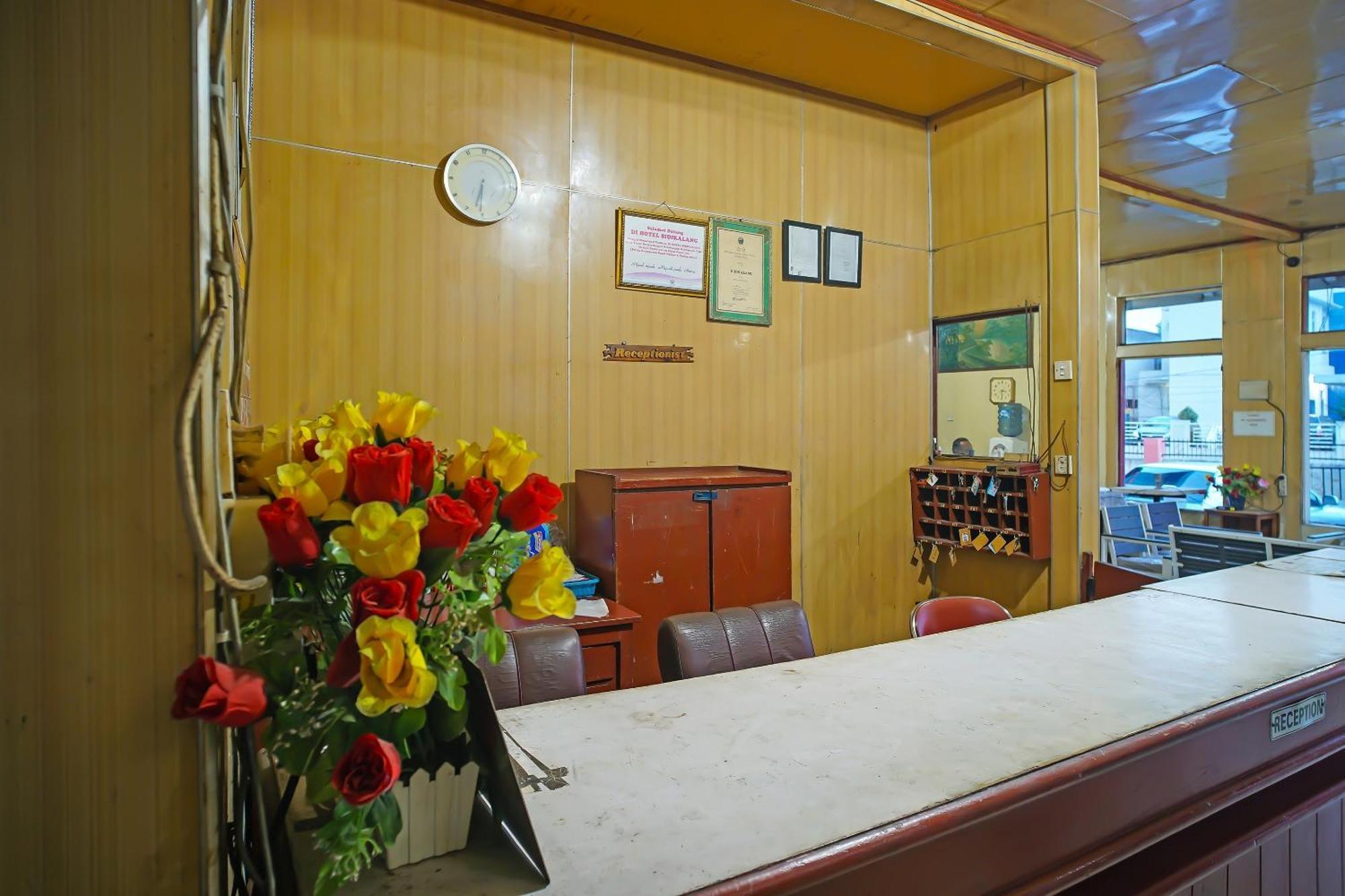 Oyo 92577 Hotel Sidikalang Near Kejaksaan Negeri Dairi Exteriör bild